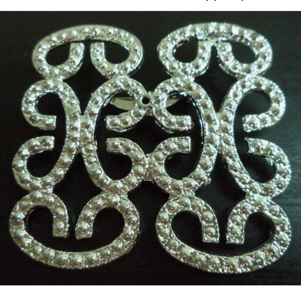 VINTAGE ESTATE ORNATE SILVER TONE BROOCH 1976